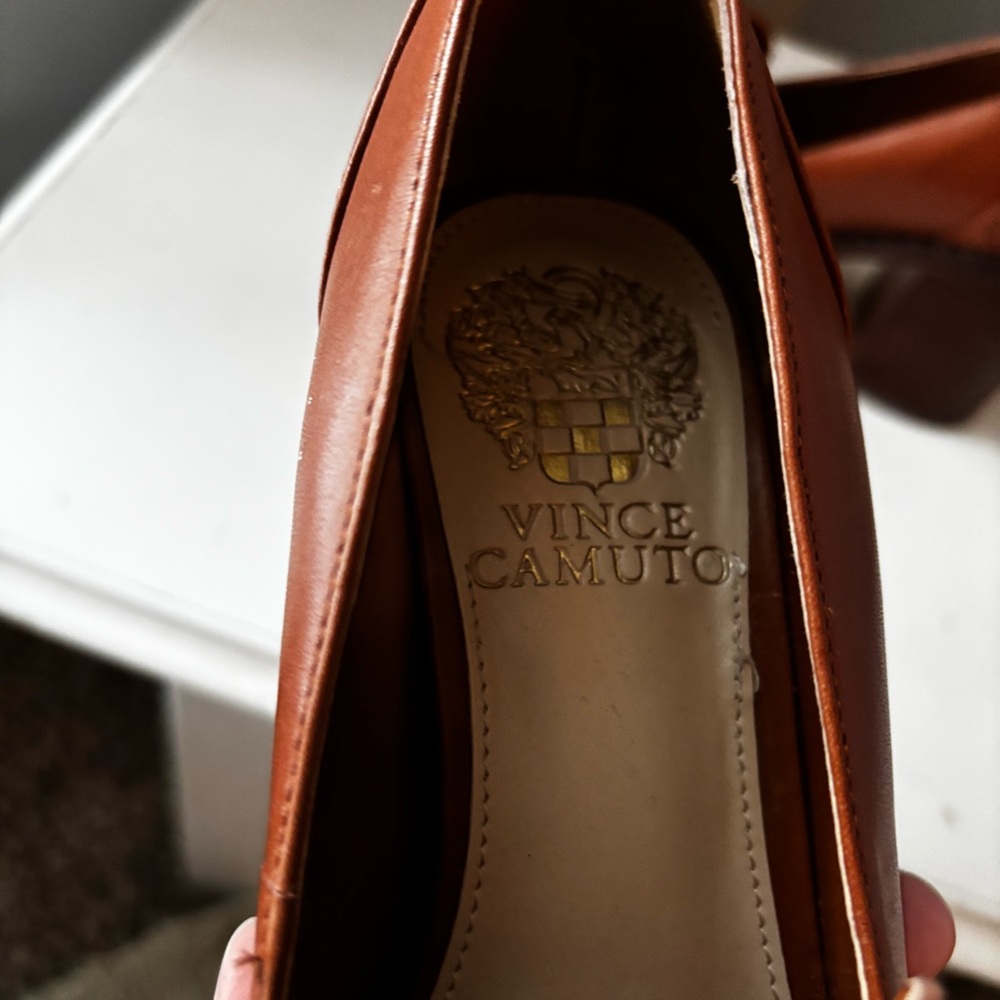 Vince Camuto Chelivia Leather Penny Loafer in Cognac, Block Heel, Tassel Size 6 - Picture 6 of 7